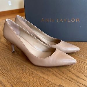 Ann Taylor Eryn Kitten Pump size 8 Camel Leather